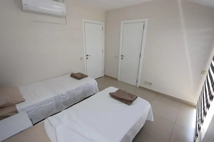 Room 3 of 13