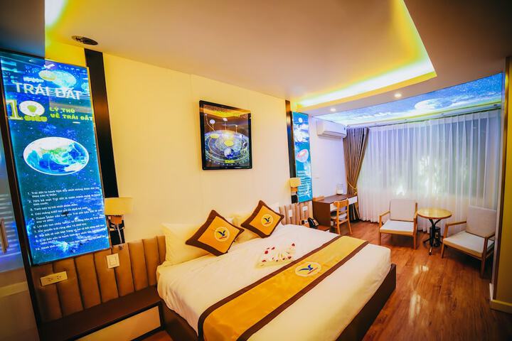 Room 81 of 242