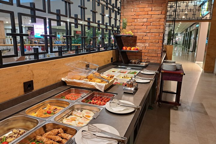 Dining 54 of 57