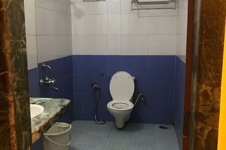 Room 11 of 33