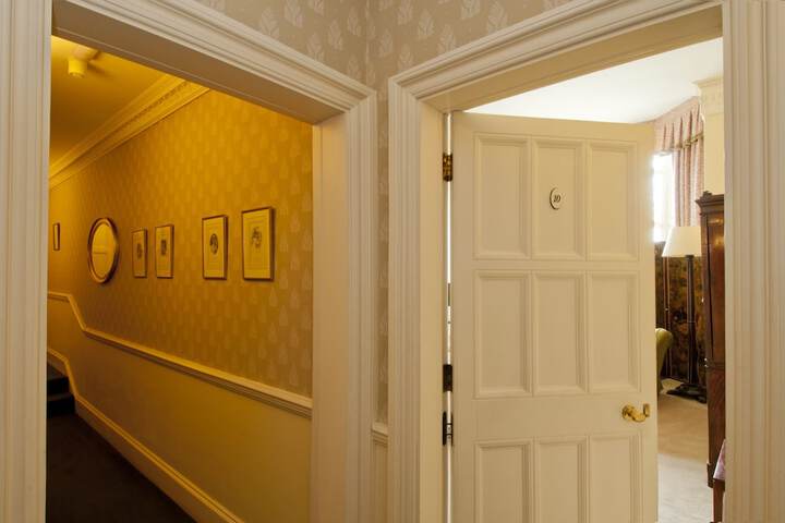 Room 51 of 64