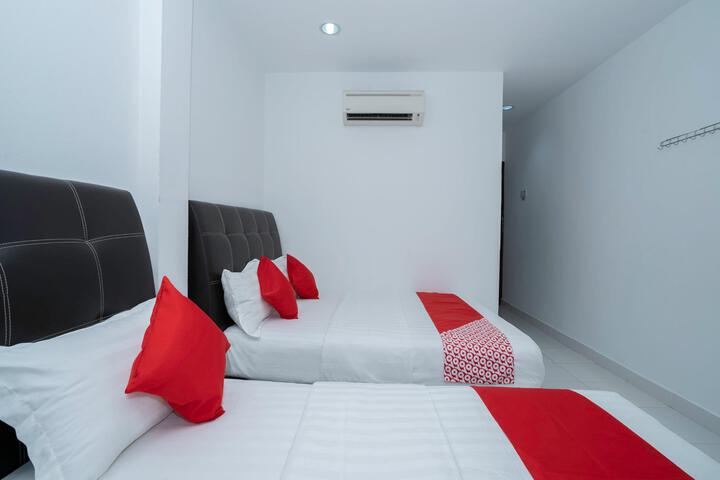 Room 17 of 34