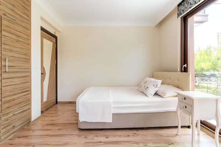 Room 4 of 40