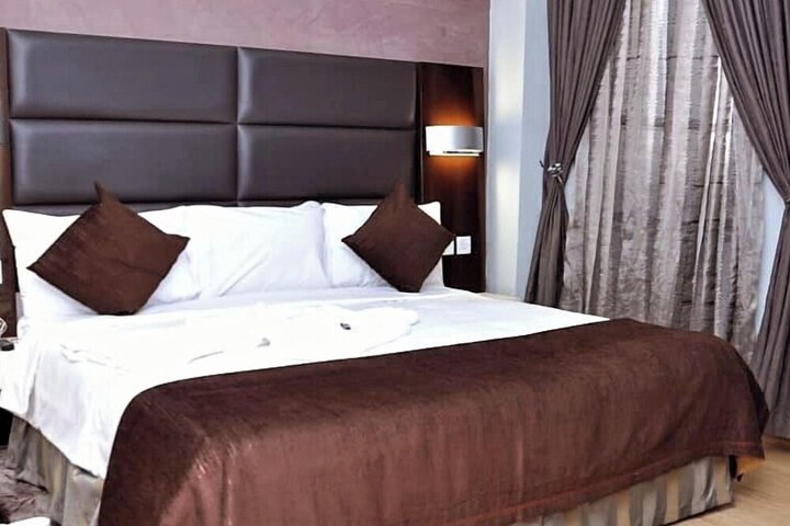 Room 12 of 35