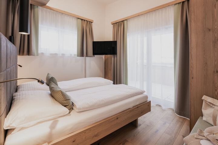 Room 26 of 200