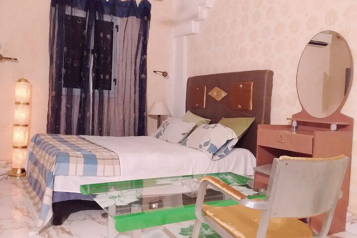 Room 6 of 24