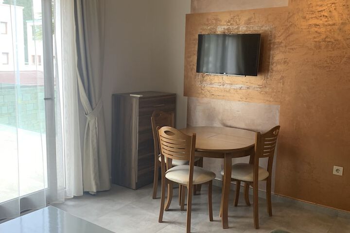 Room 51 of 159