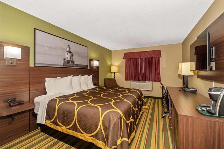 1 King Bed (15 of 23)