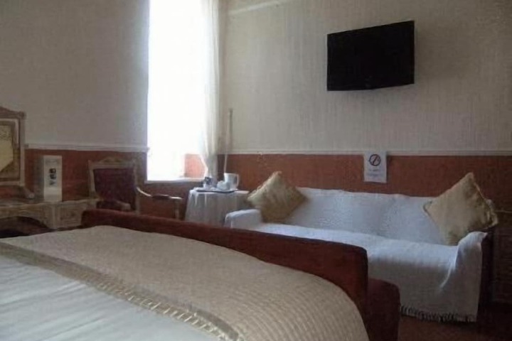 Room 16 of 34