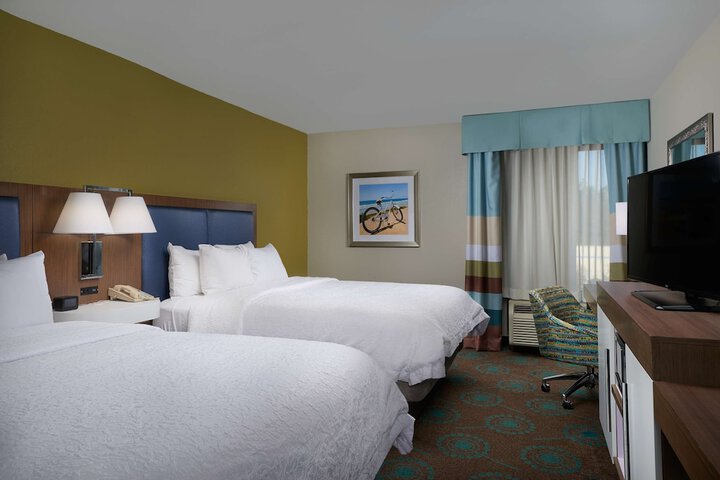 2 Queen Beds Hearing Accessible (1 of 6)