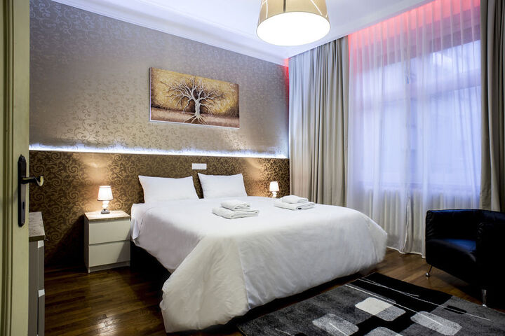 Room 4 of 82