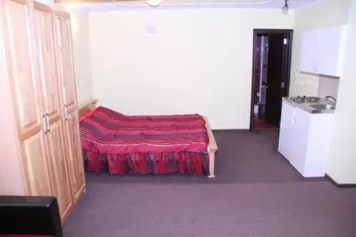 Room 6 of 12