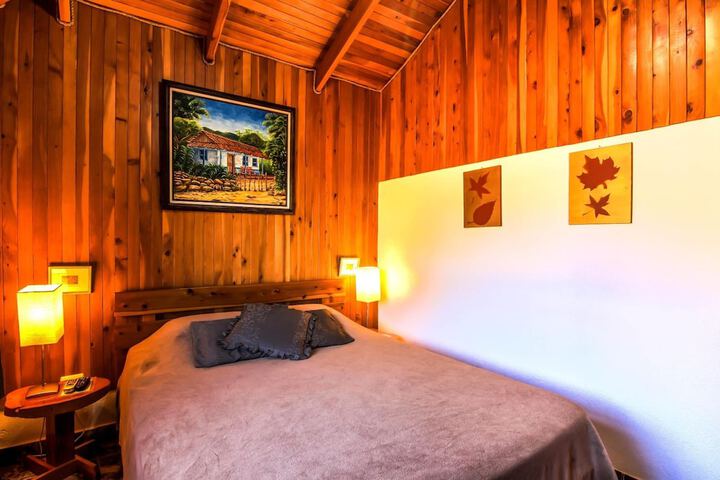 Room 8 of 34