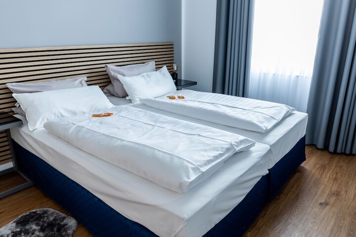 Room 3 of 37