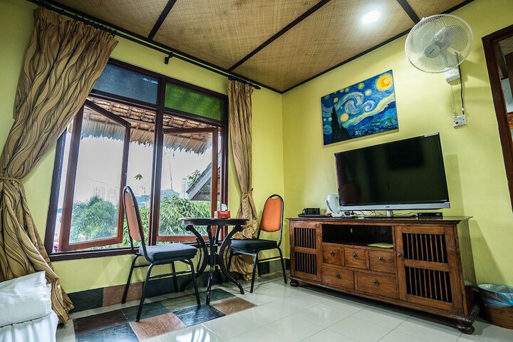 Room 53 of 195