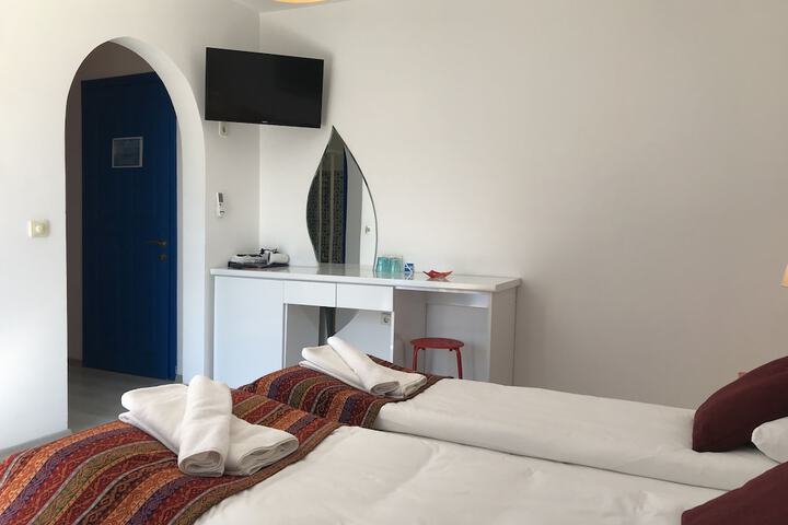 Room 35 of 144