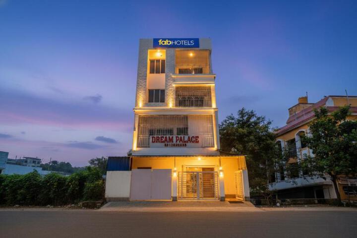 FabHotel New Dream Palace - Nr Acropilose Mall & Ruby Hospital