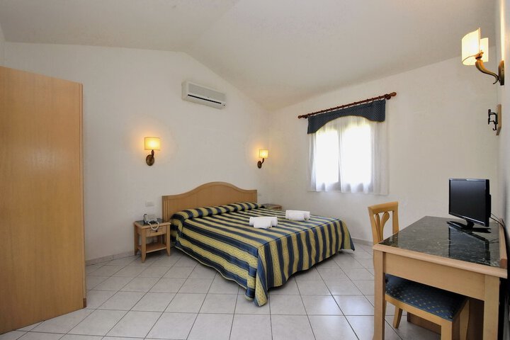 Room 7 of 34