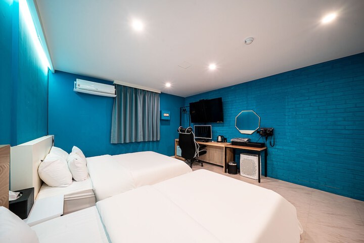 Room 27 of 57
