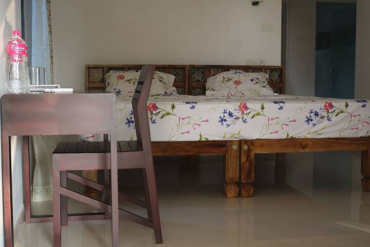 Room 5 of 33