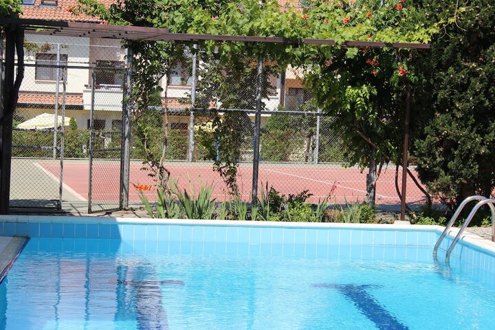Hotel Pool