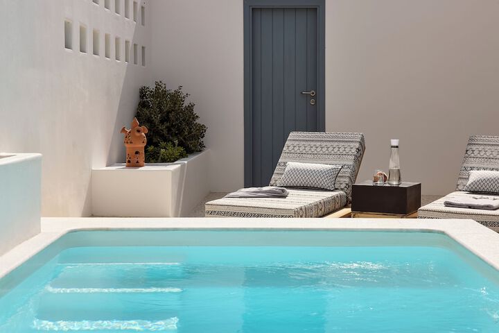 Pool 66 of 109