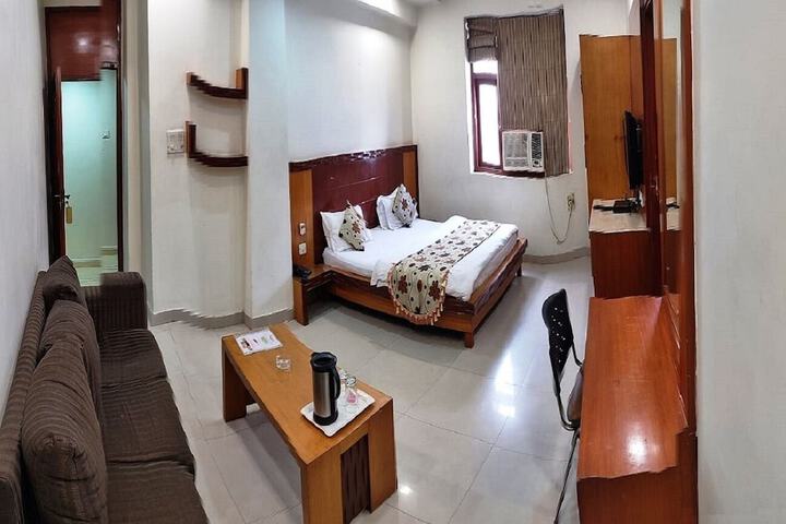 Room 10 of 19