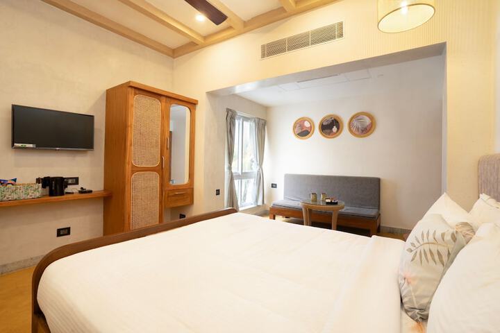 Room 15 of 38