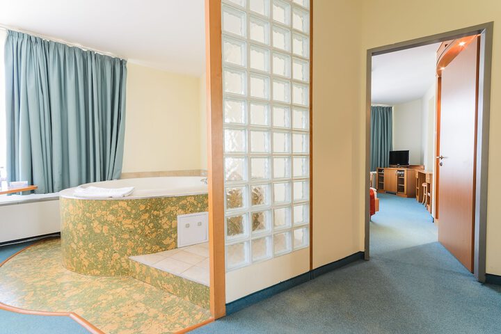 Room 17 of 51
