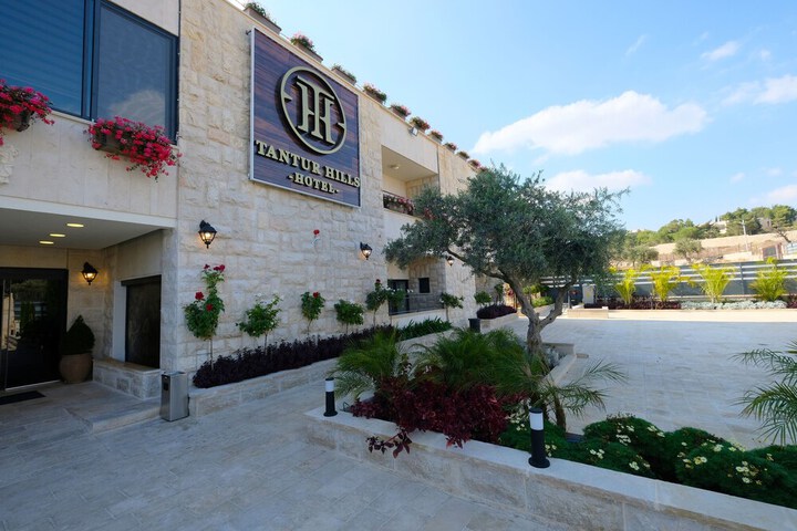 Hotel 98 of 106