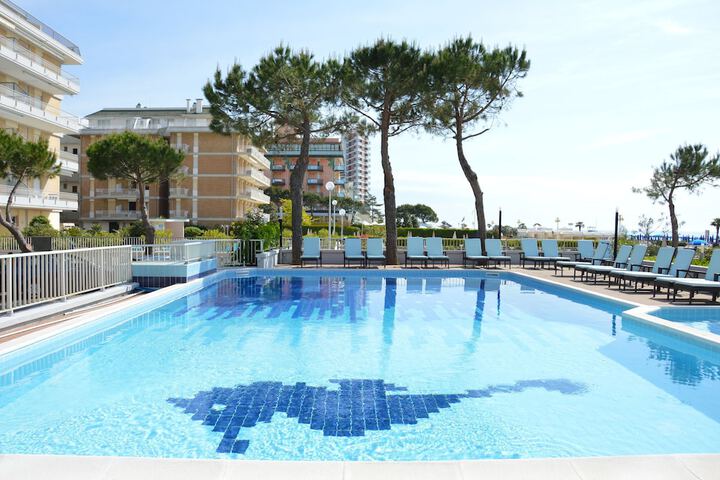 Pool Hotel
