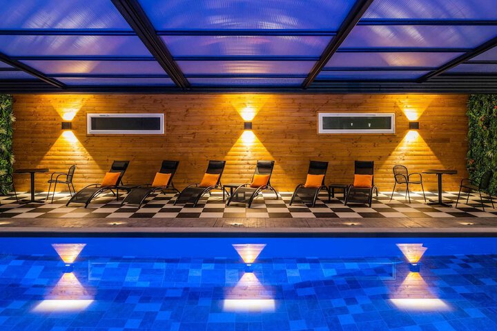 Hotel with Pool