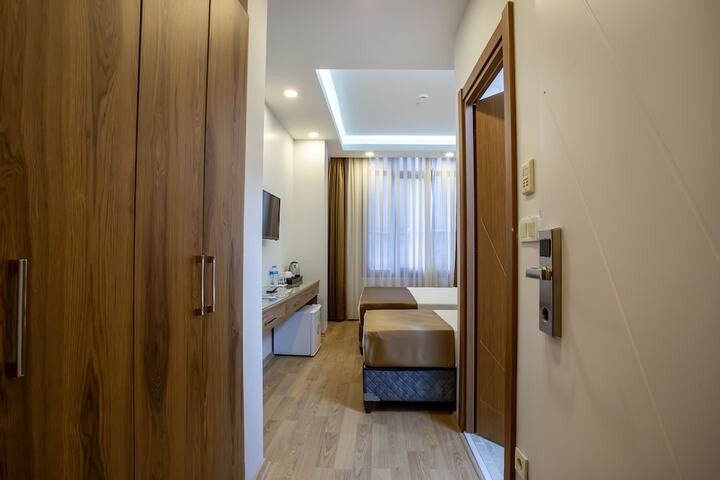 Room 28 of 66