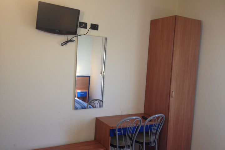 Room 8 of 37