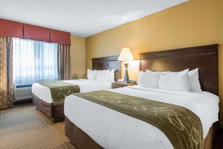 1 King Bed Suite (27 of 37)
