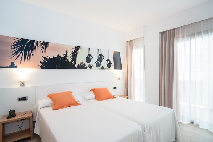 Room 15 of 62