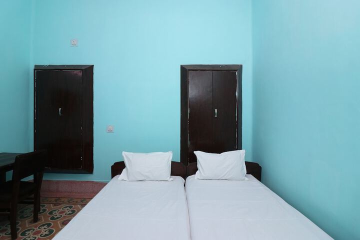 Room 13 of 17