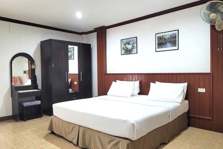 Room 46 of 208