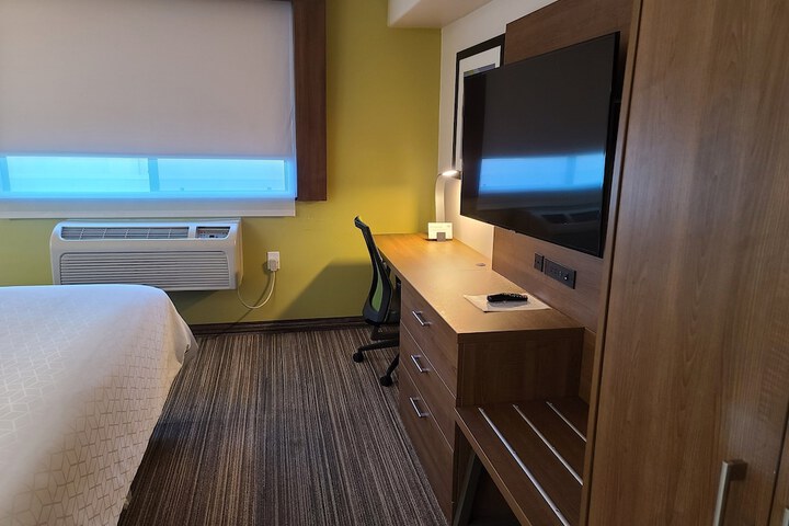 Room 16 of 32