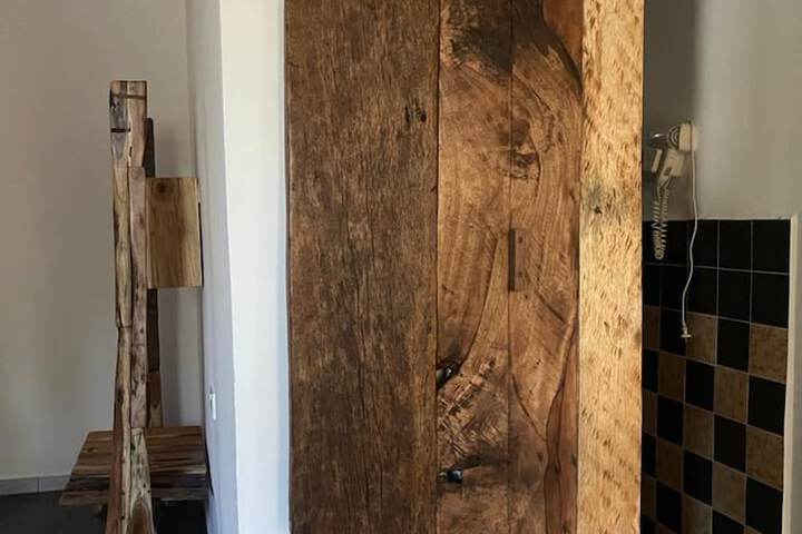 Room 5 of 20