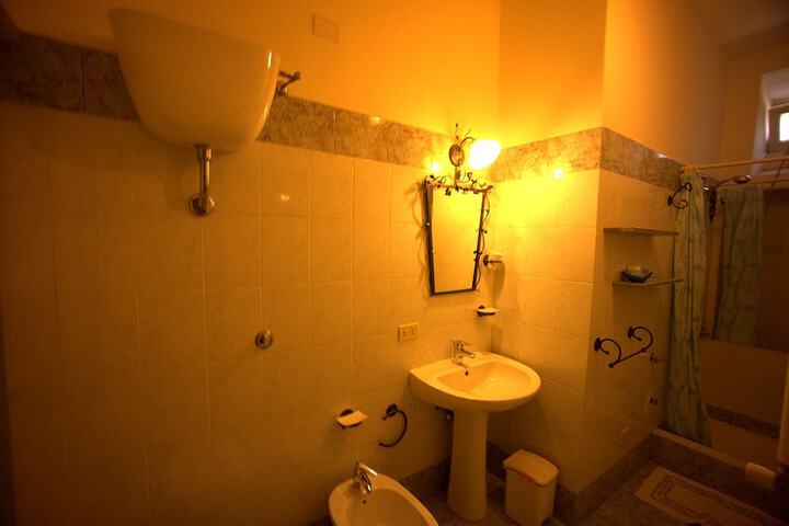 Room 27 of 28