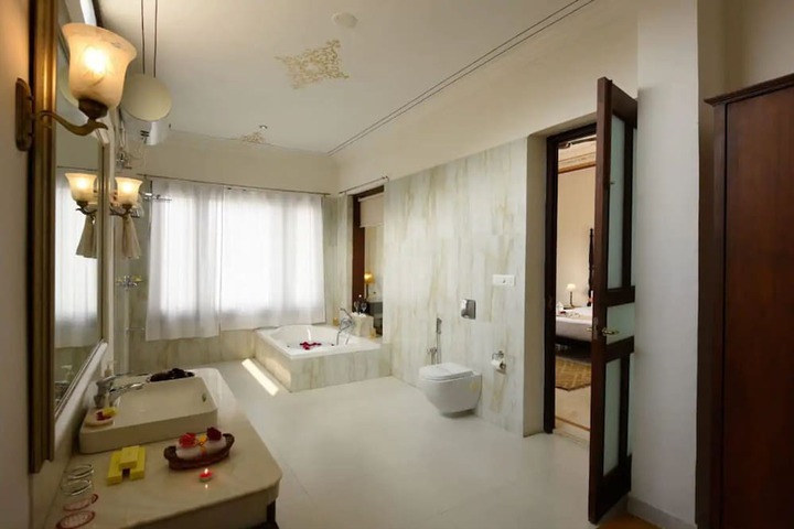 Room 28 of 72