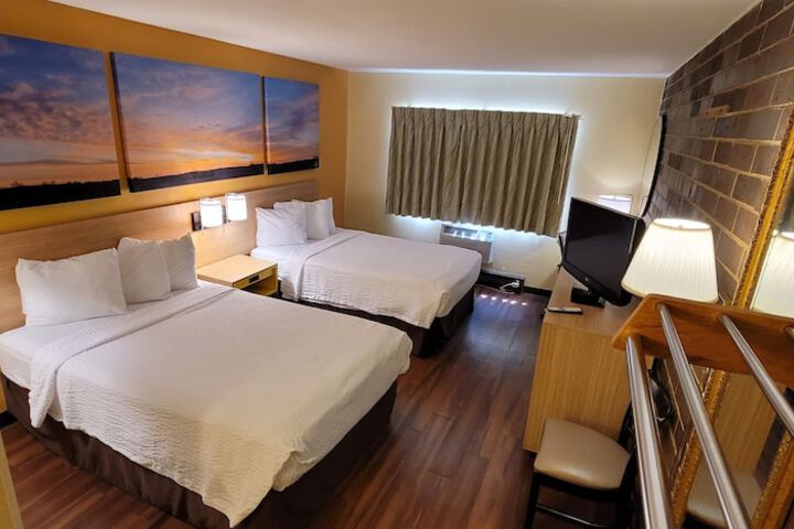 2 Double Beds (12 of 13)