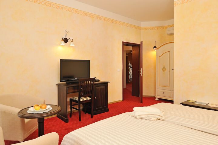 Room 10 of 45