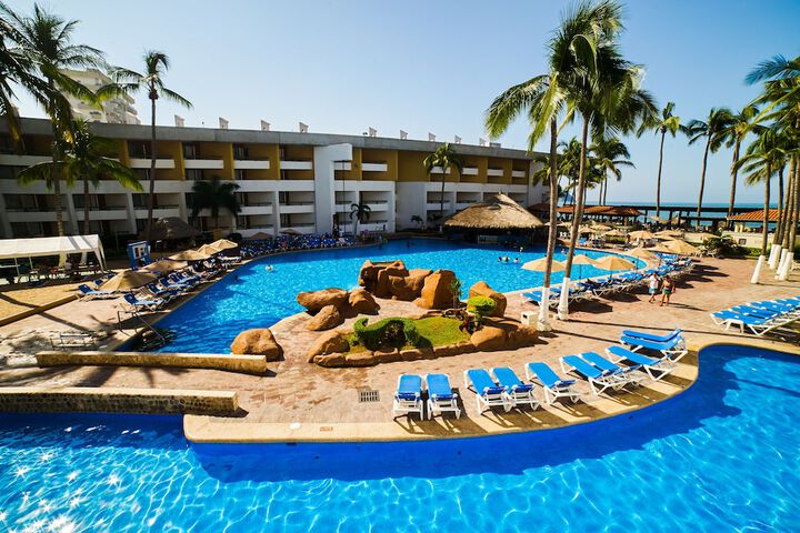 Hotel with Pool