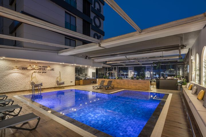 Pool 33 of 44
