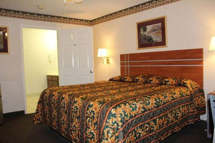 Room 7 of 18