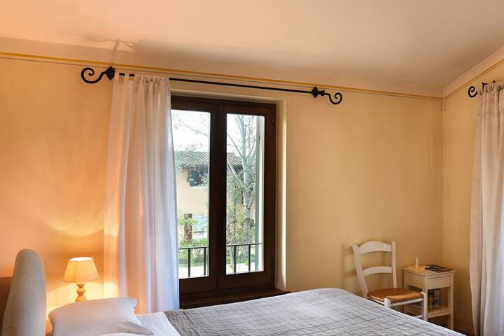 Room 9 of 49