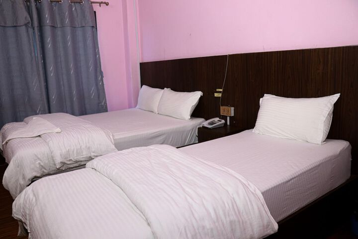 Room 12 of 27