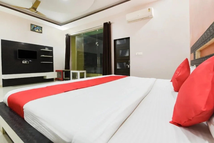 Room 6 of 11